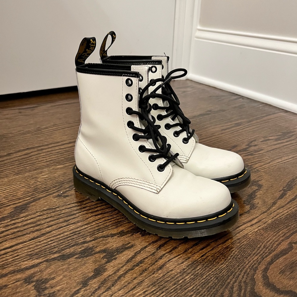 Dr. Martens 1460 Women’s Smooth Leather Lace Up Boots in White Size 6 US